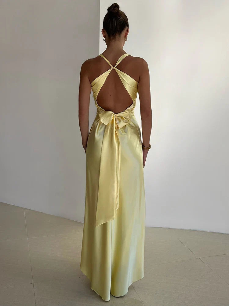Robe de soirée femme – Tissu satiné – Coupe ajustée – Col halter sans manches