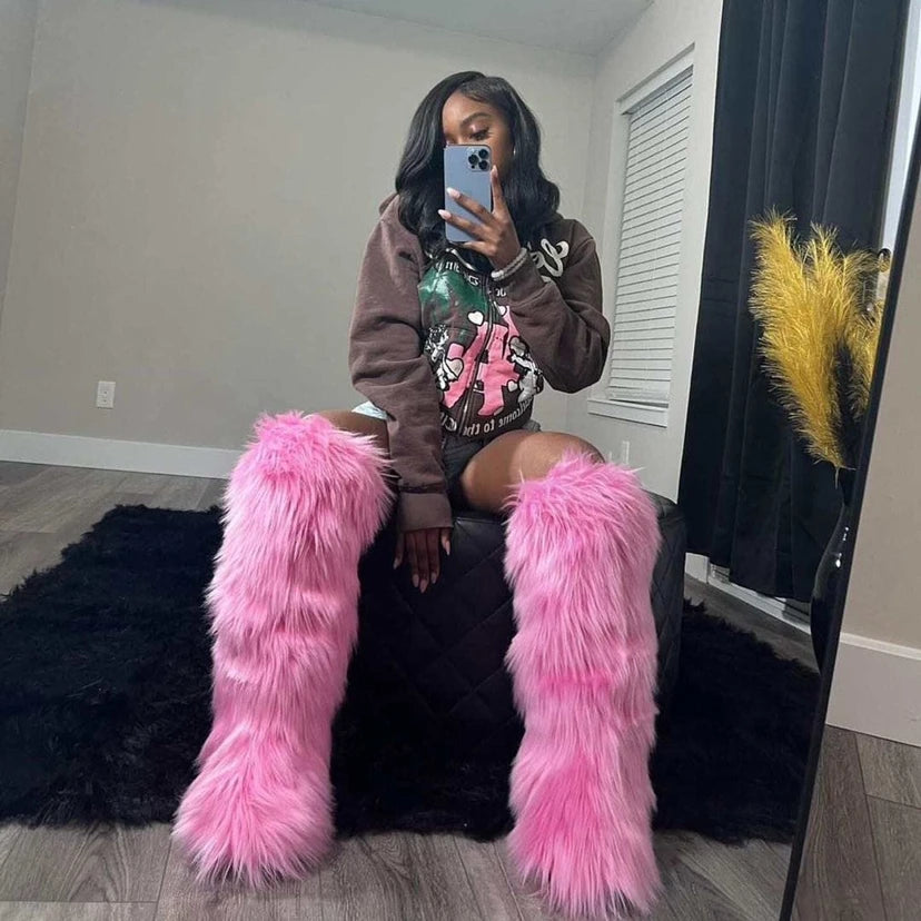 Bottes cuissardes femme – Coupe ajustée – Finition peluche – Style audacieux