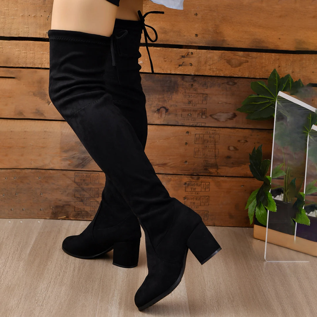 Bottes femme cuissardes – Finition suédée – Talon bloc – Bout pointu – Laçage dos