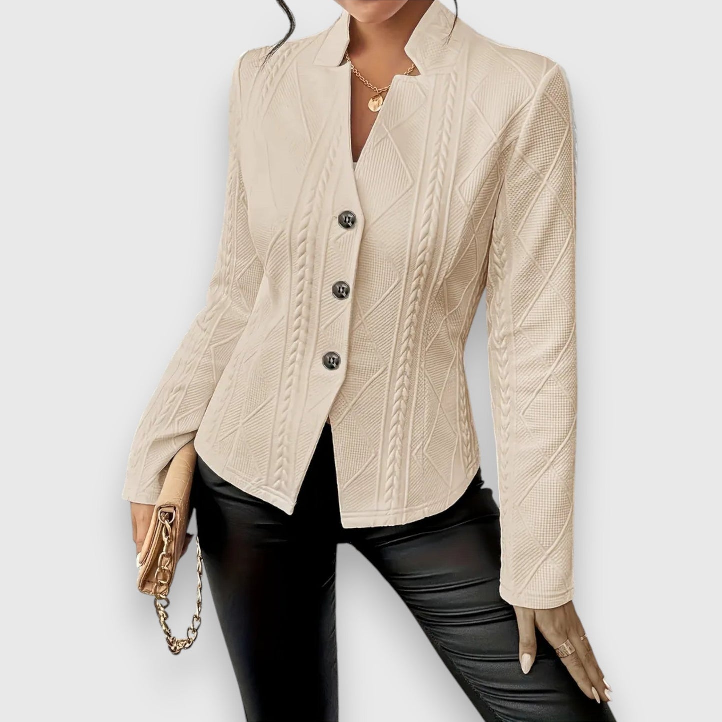 Veste femme – Coupe cintrée – Maille douce texturée – Longueur hanches – Col à revers