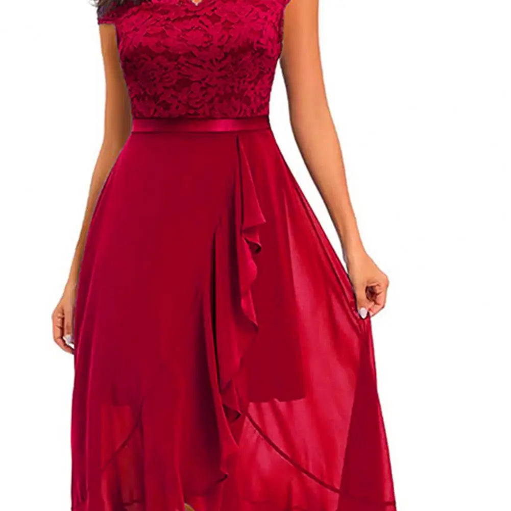 Elegant women's dress – Flared cut – Refined lace – Asymmetrical hem – Flowing ruffle