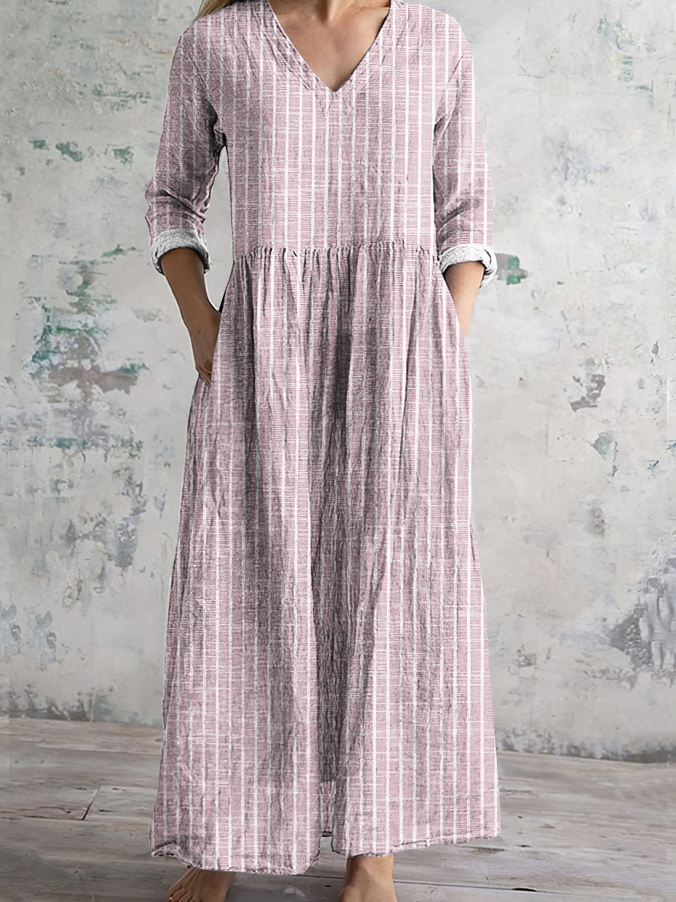Women's long dress – Natural fibers – Flowing cut – Long sleeves – V-neck – Striped