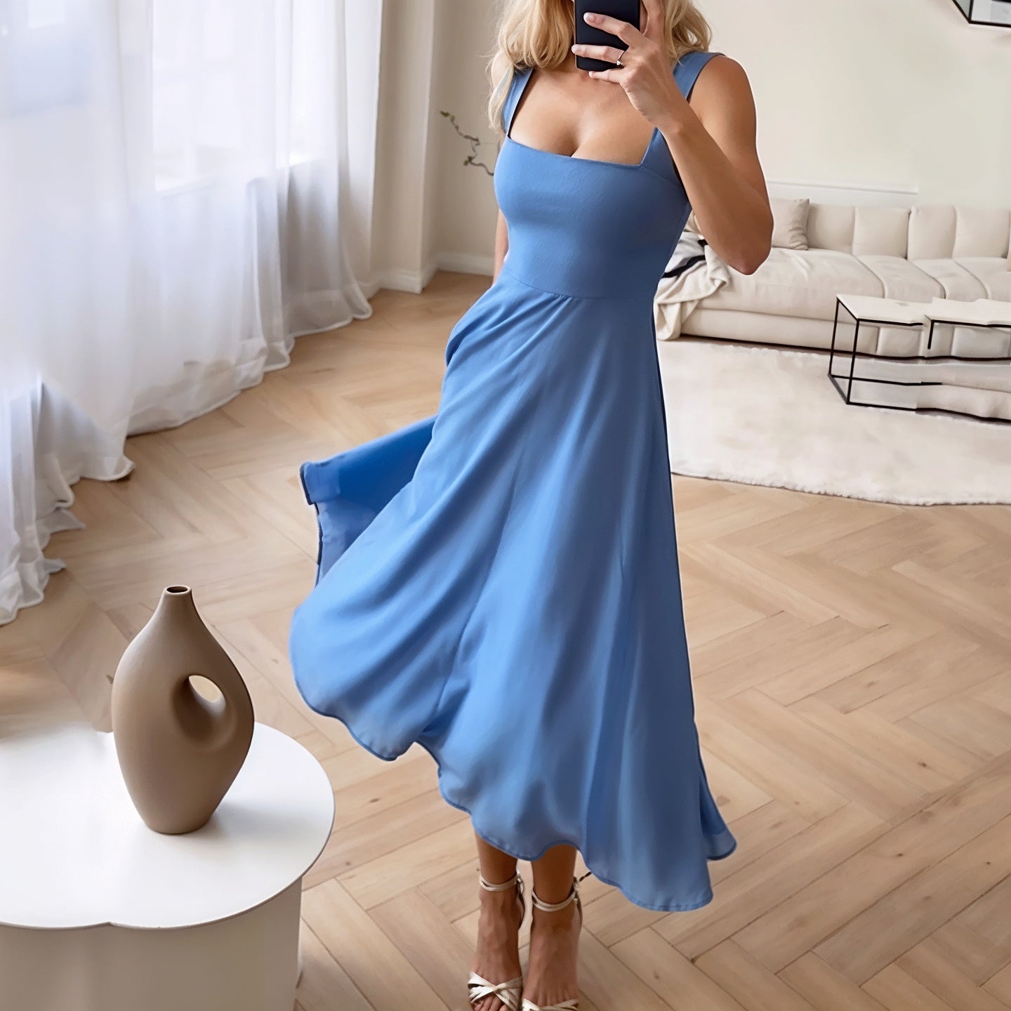 Women's midi dress – Fitted cut – Square neckline – Flared skirt