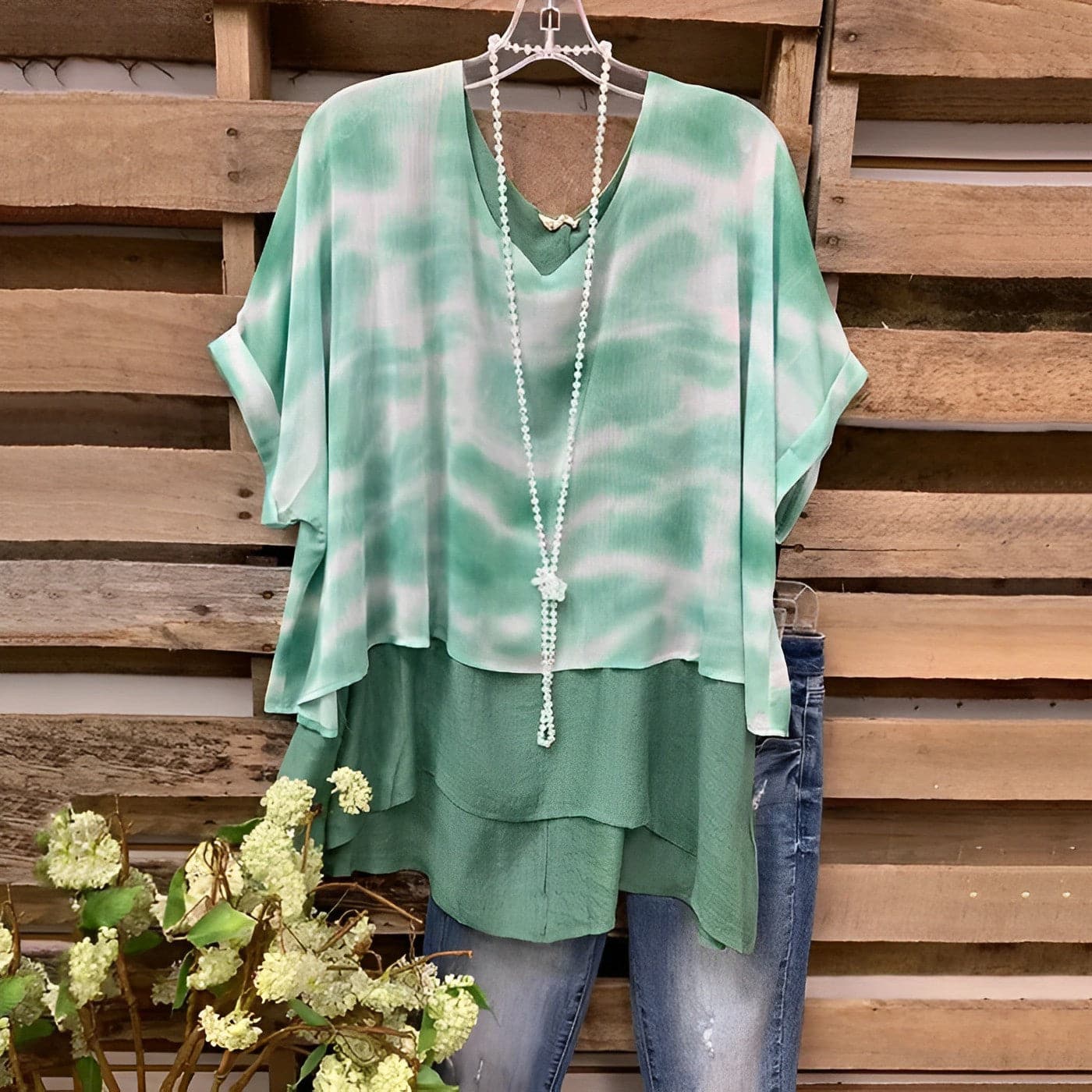 Women's blouse – Flowy fit – Breathable fabric – Short sleeves – V-neck – Layered style