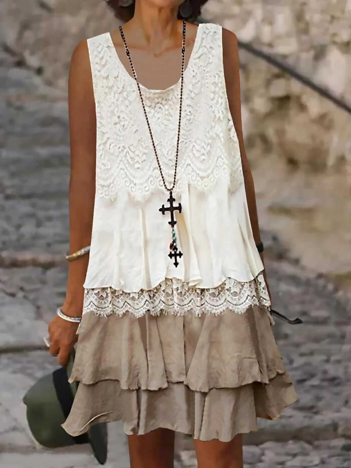Women's midi dress – Sleeveless – Bohemian lace – Flowing cut – U-neck
