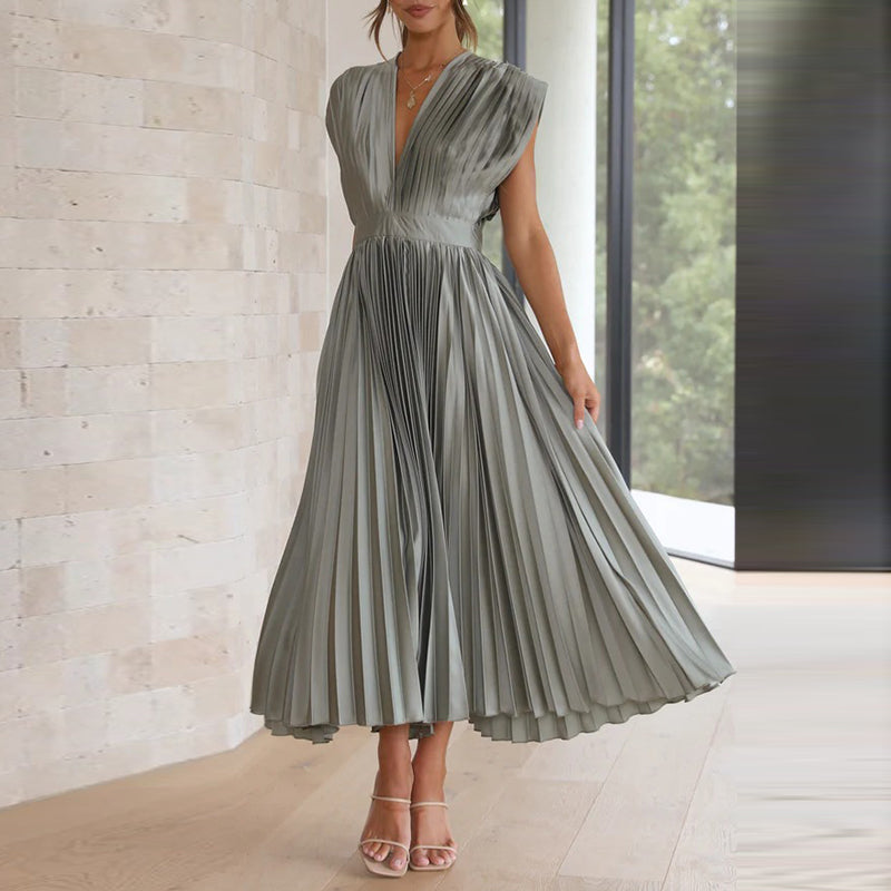 Women's midi dress – Sleeveless – Flared cut – Pleated fabric – Elegant open back