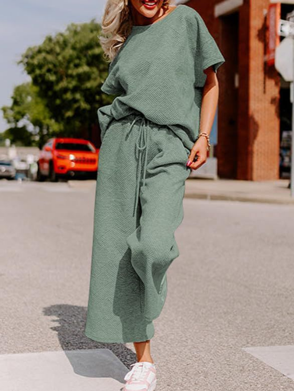 Women's Two-Piece Set – Soft Knit – Loose Fit – Short-Sleeve Top and Wide-Leg Pants