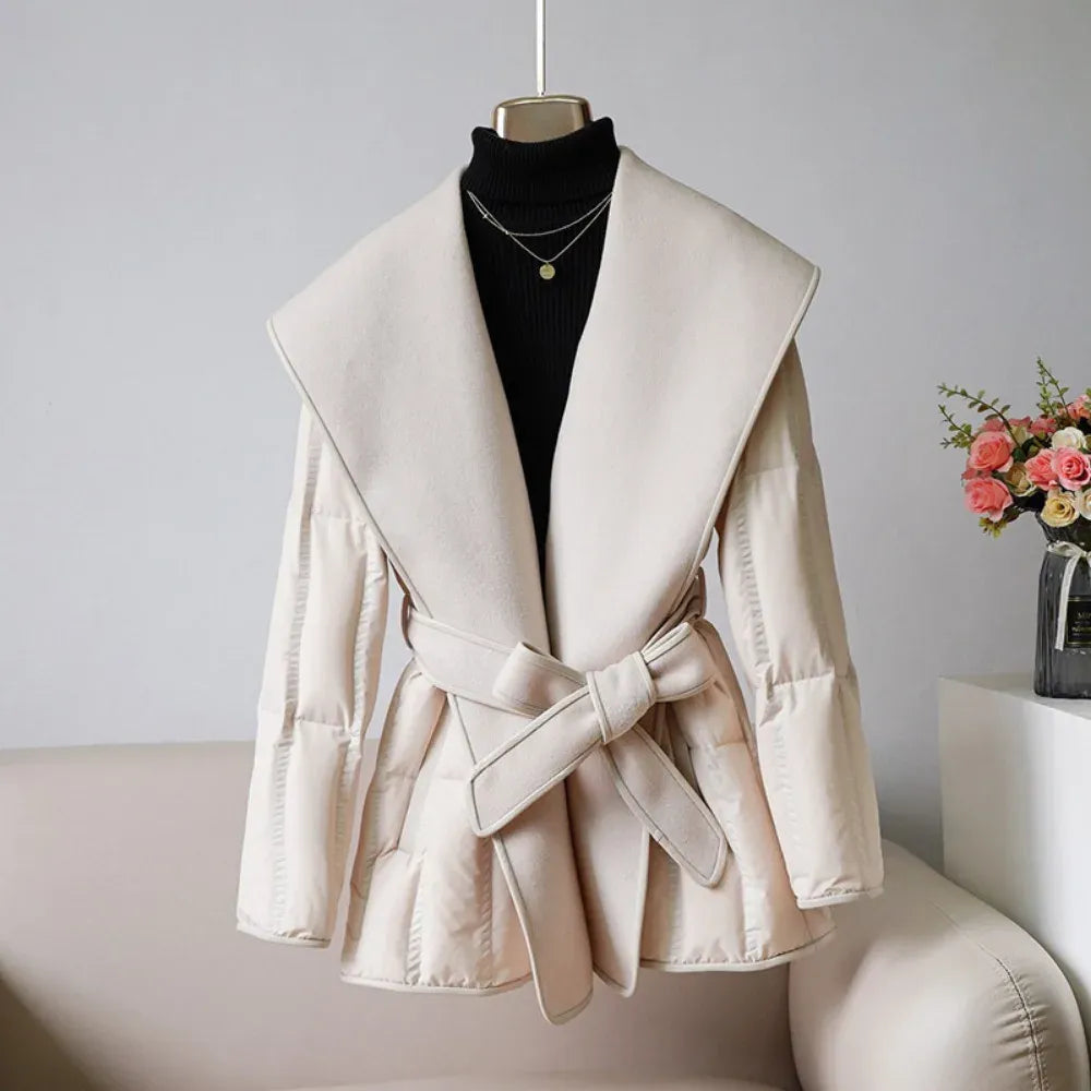 Veste matelassée femme – Coupe ceinturée – Revers châle – Ourlet évasé isolant