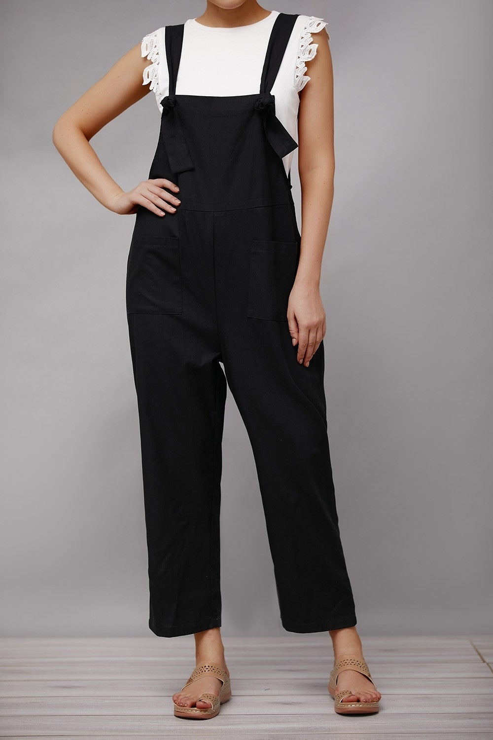 Women's jumpsuit – Loose fit – Wide legs – Adjustable straps – Practical pockets