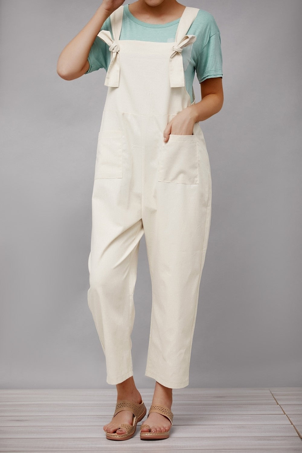 Women's jumpsuit – Loose fit – Wide legs – Adjustable straps – Practical pockets