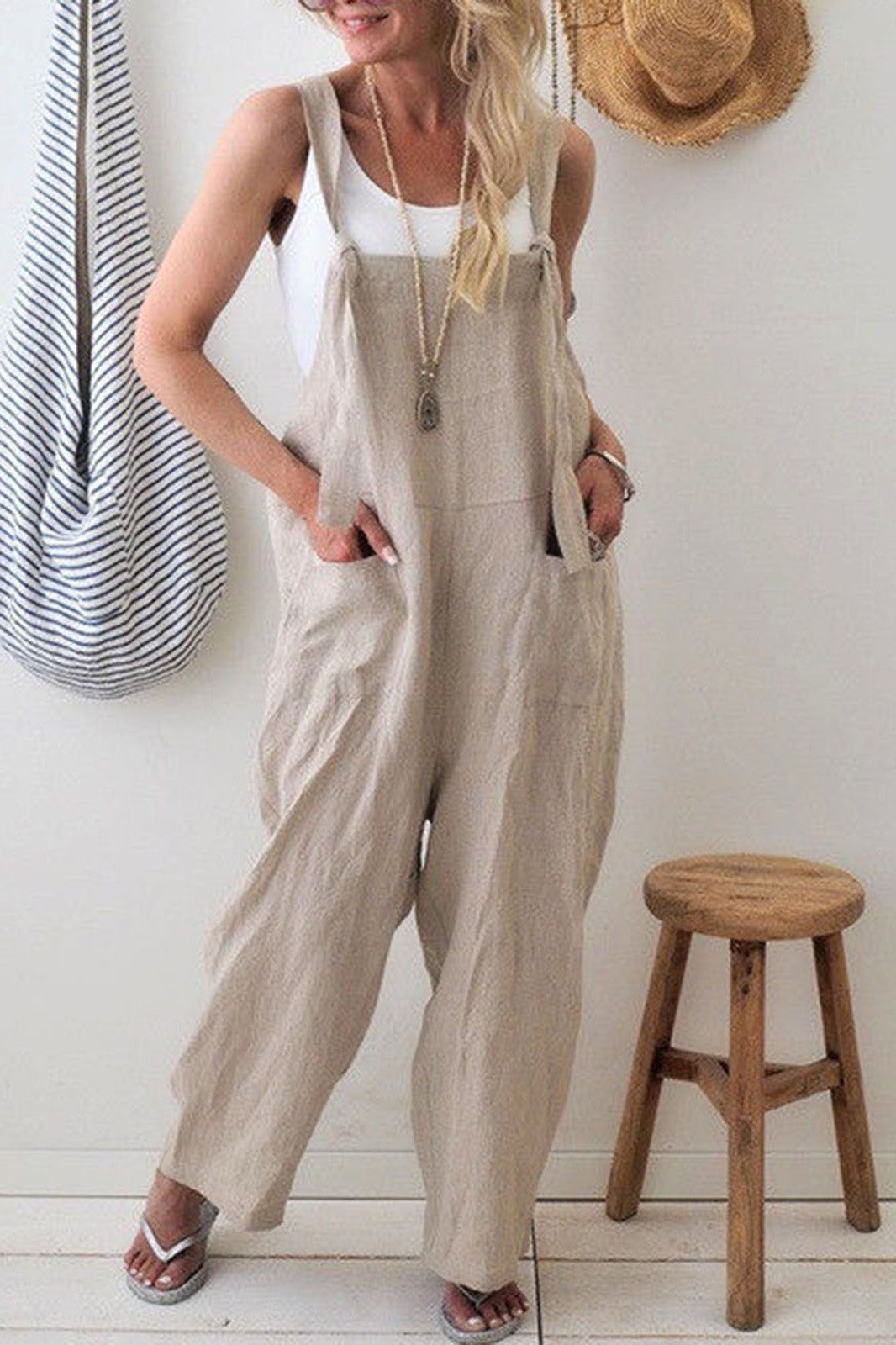 Women's jumpsuit – Loose fit – Wide legs – Adjustable straps – Practical pockets
