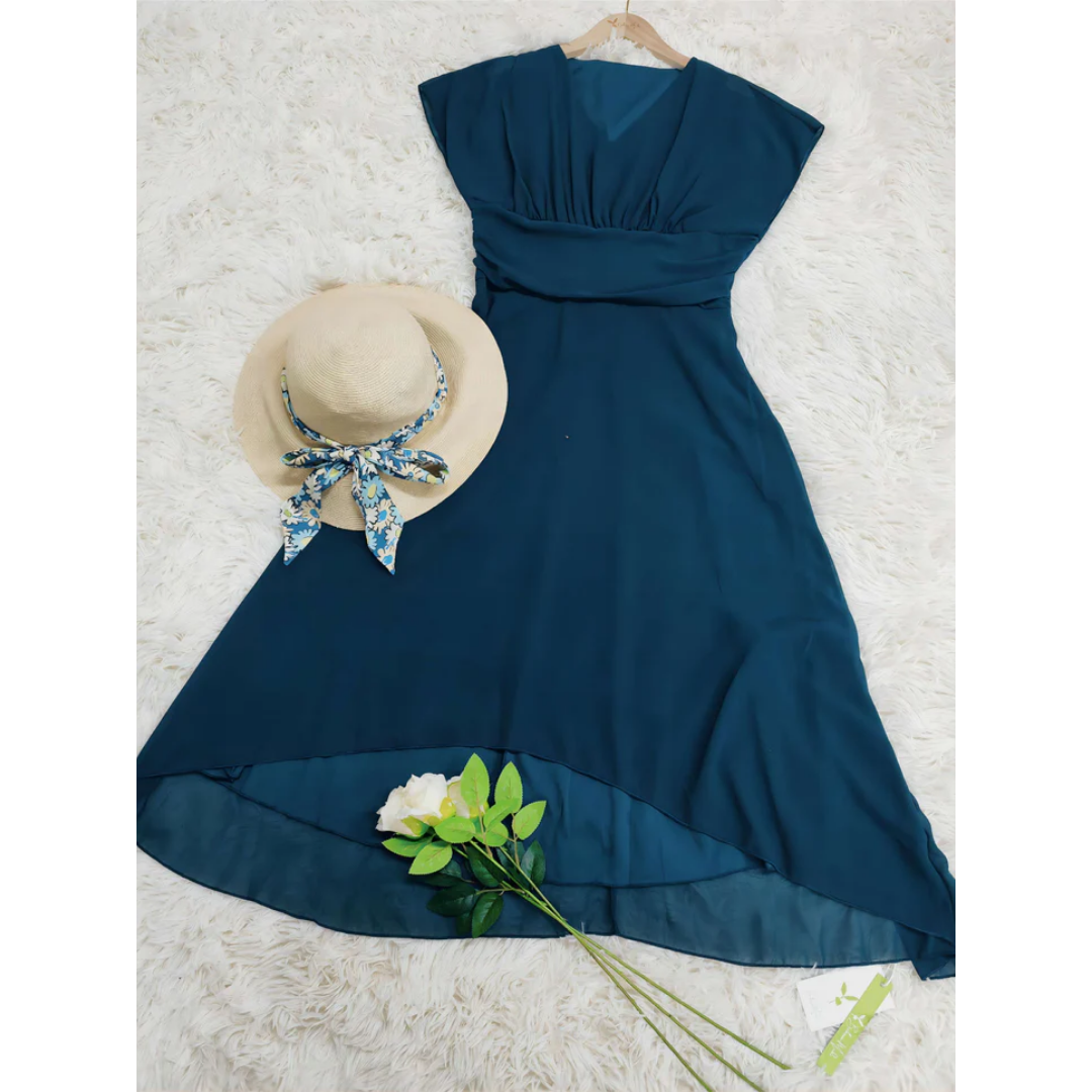Women's midi dress – Flared cut – V-neck – Ruffled sleeves – Flowy fabric