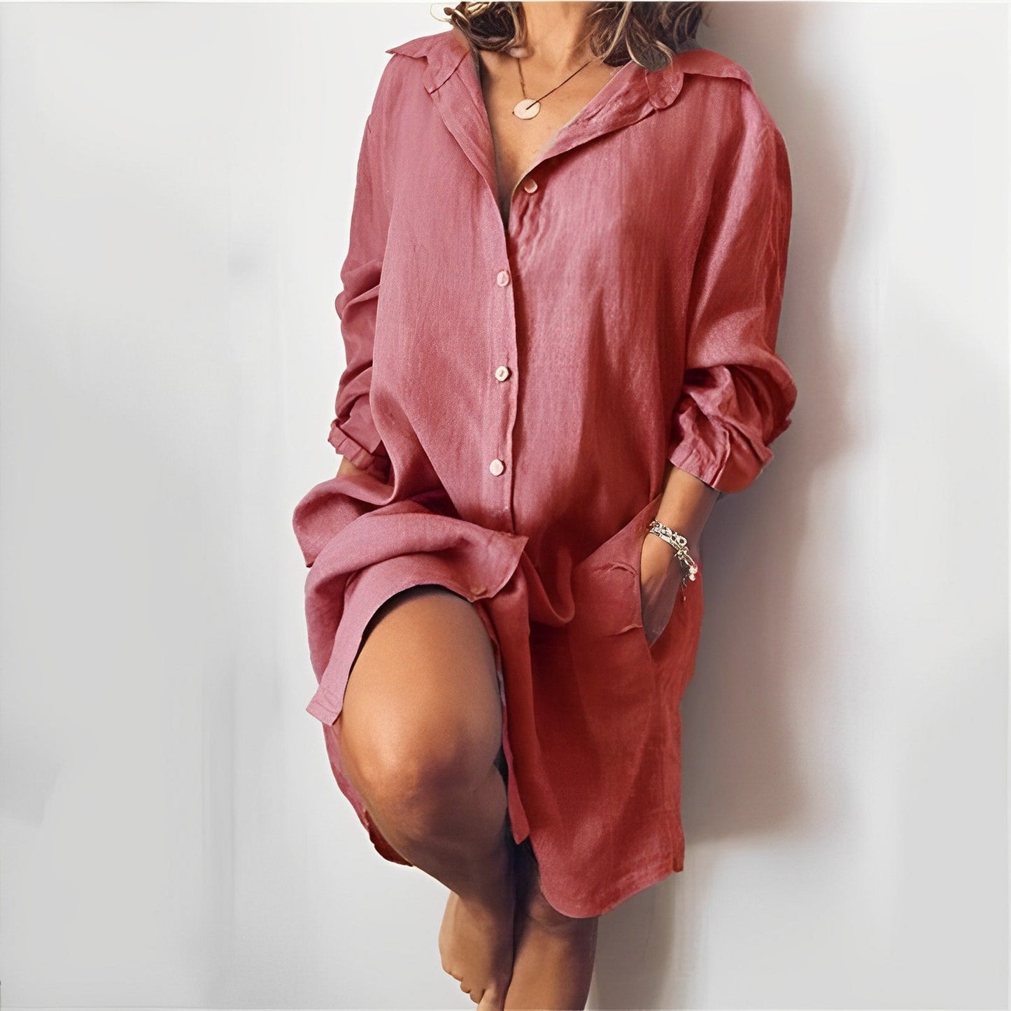 Women's blouse – Relaxed fit – Natural fibers – Long sleeves – Mid-thigh length