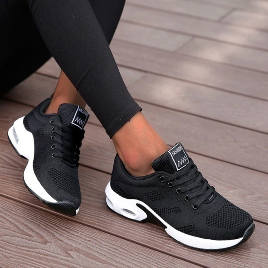 Women's running shoes – Breathable mesh – Cushioned sole – Low-top