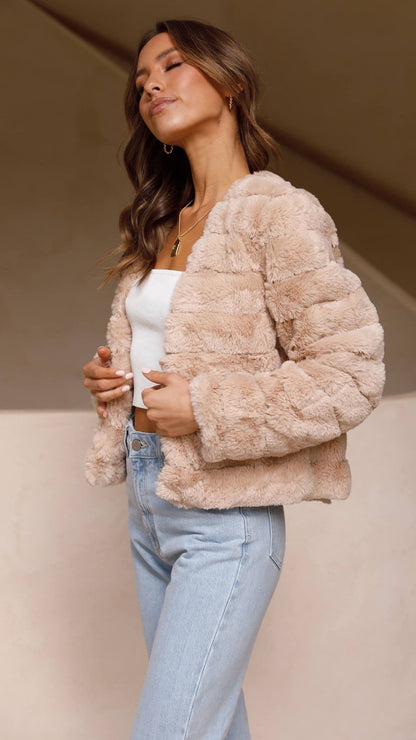 Veste femme courte – Coupe structurée – Design matelassé – Ouverture frontale