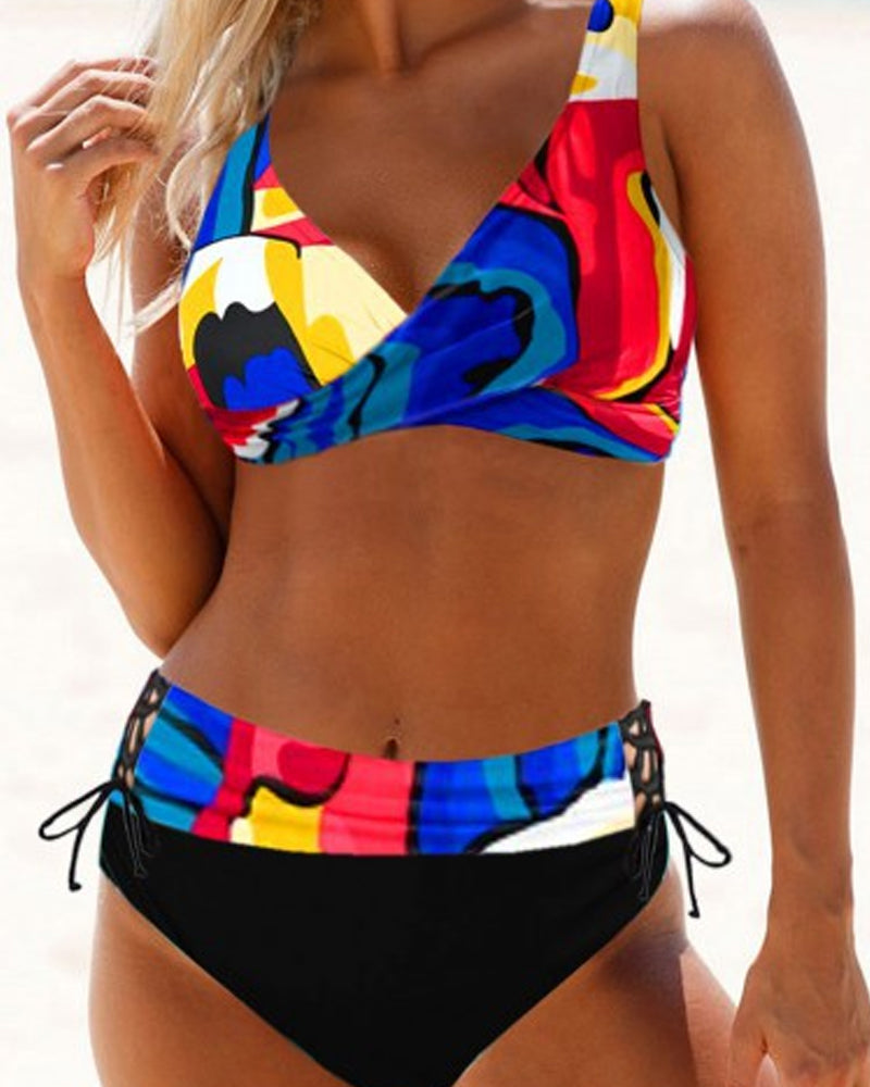 Women's bikini – Fitted silhouette – Twisted top – Adjustable tie bottom – Breathable stretch fabric