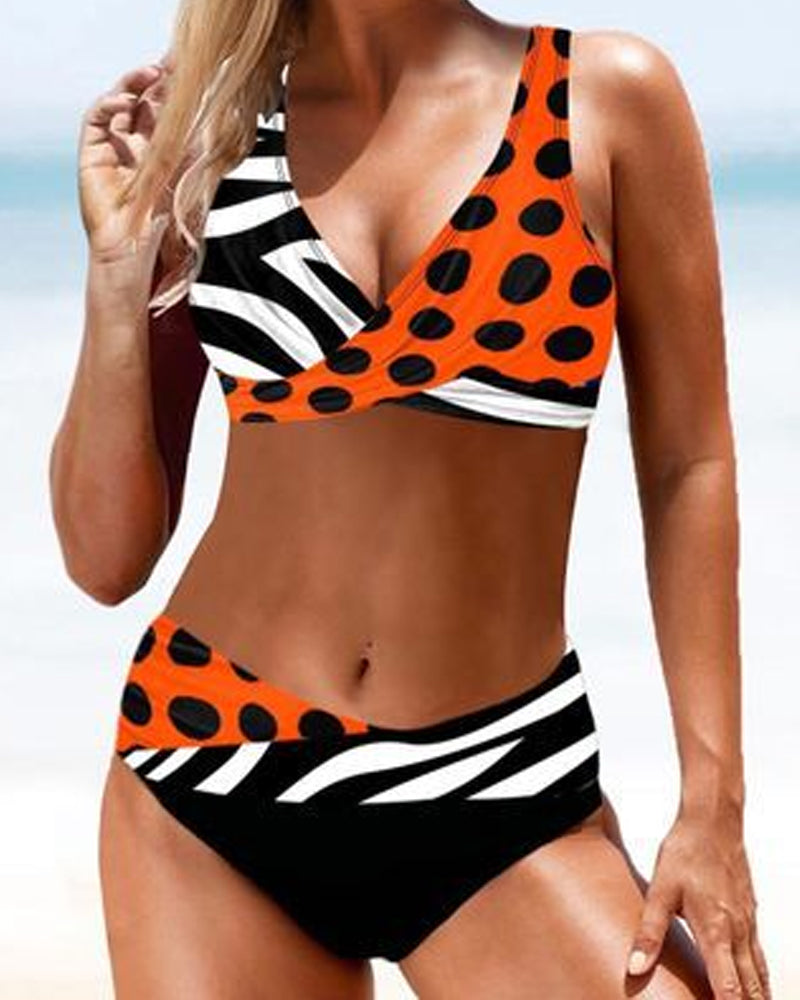 Women's bikini – Fitted silhouette – Twisted top – Adjustable tie bottom – Breathable stretch fabric