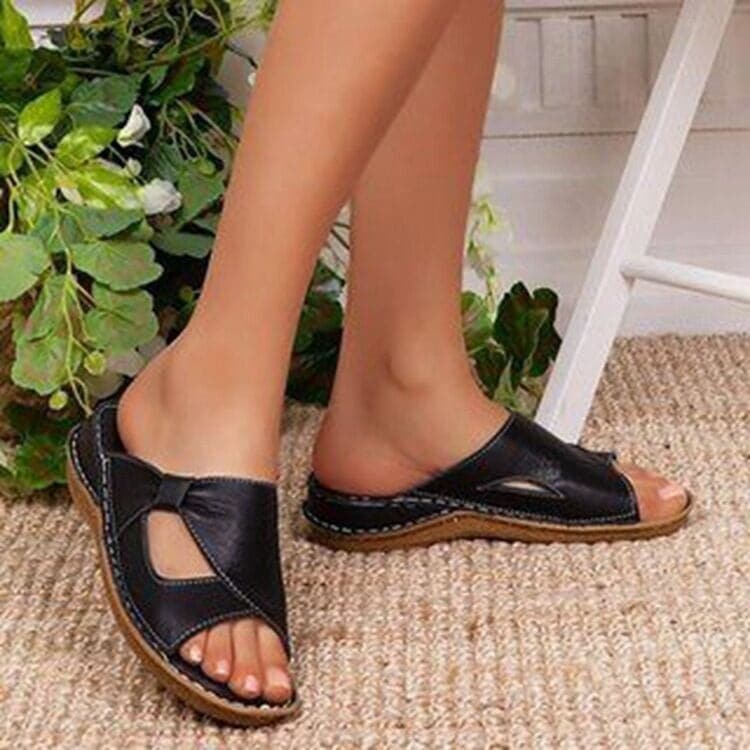 Women's sandals – Flat heel – Easy slip-on – Crisscross straps