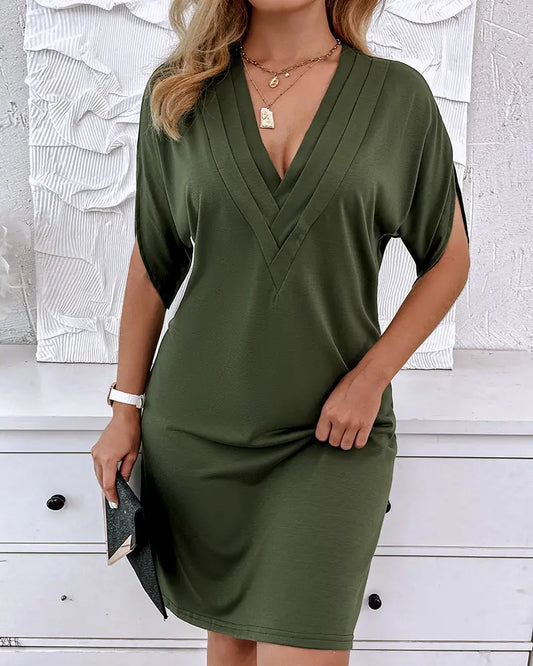 Mini dress for women – Flowy cut – V-neck – Short sleeves – Breathable ruched fabric