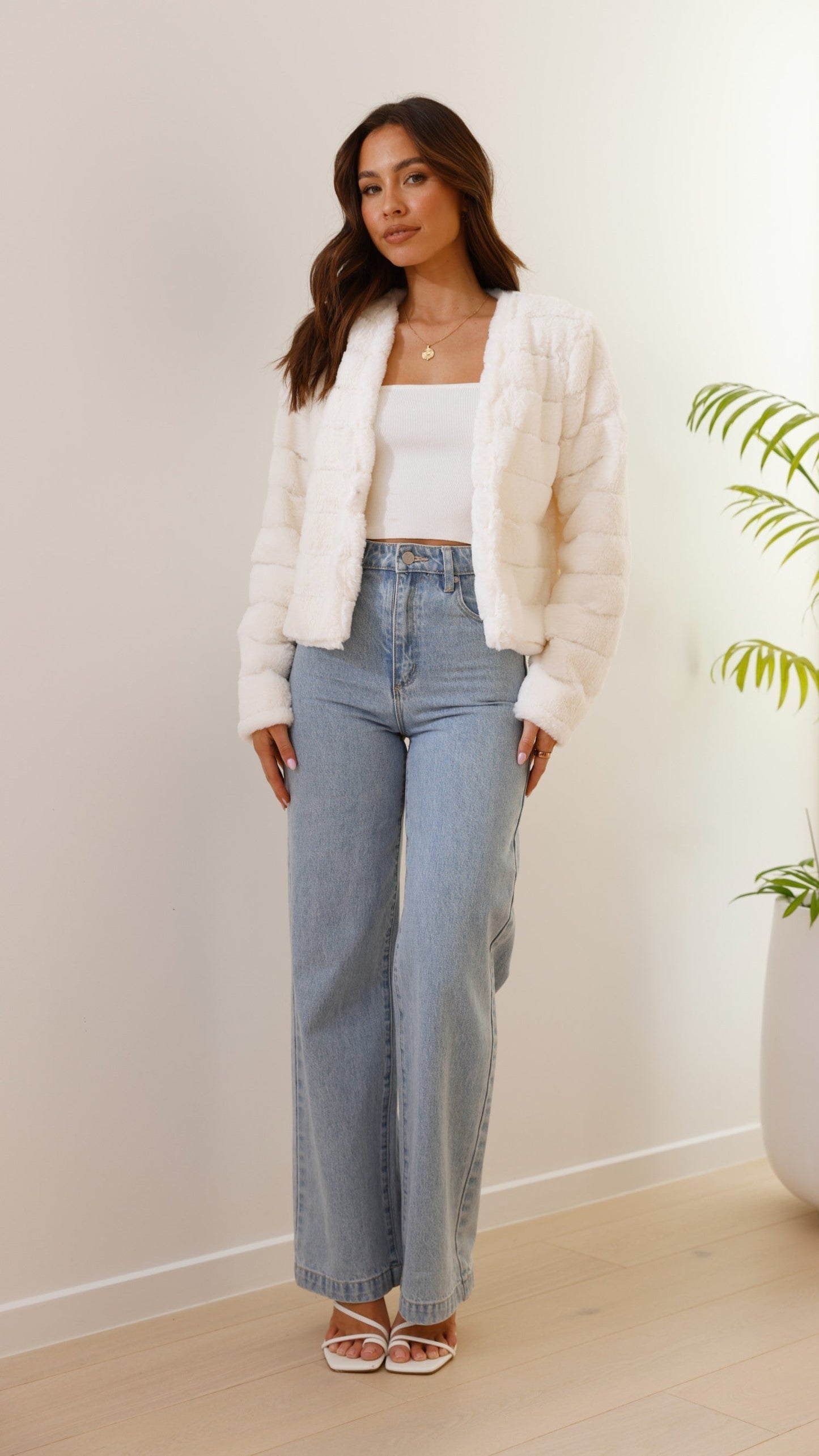 Veste femme courte – Coupe structurée – Design matelassé – Ouverture frontale