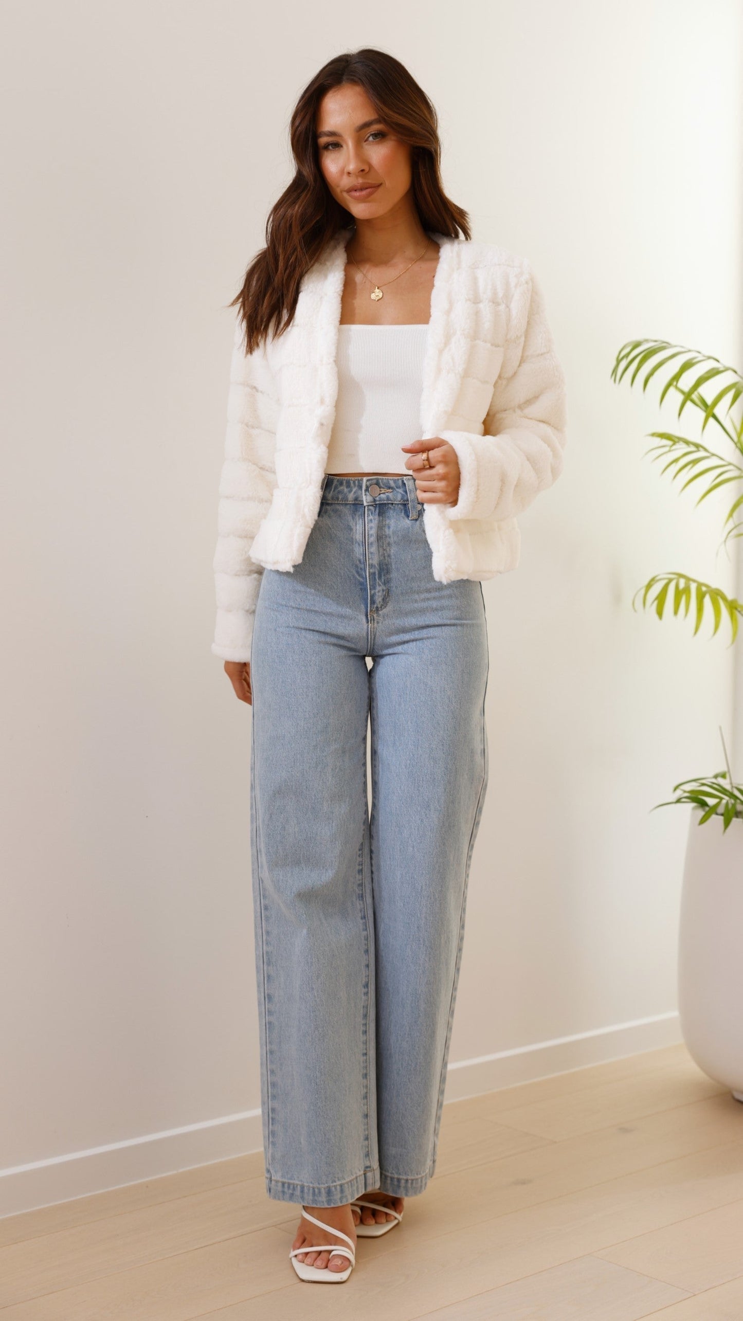 Veste femme courte – Coupe structurée – Design matelassé – Ouverture frontale
