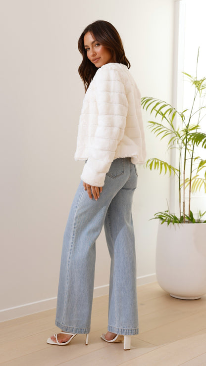 Veste femme courte – Coupe structurée – Design matelassé – Ouverture frontale