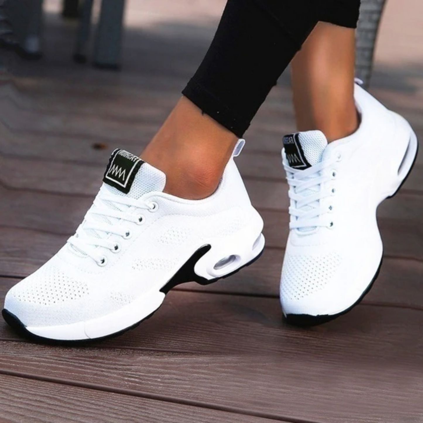 Women's running shoes – Breathable mesh – Cushioned sole – Low-top