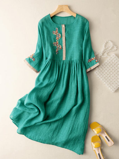 Women's dress – Loose fit – Natural fibers – Midi length – 3/4 Sleeves – Buttoned collar – Artisanal embroidery