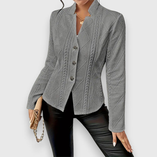 Veste femme – Coupe cintrée – Maille douce texturée – Longueur hanches – Col à revers
