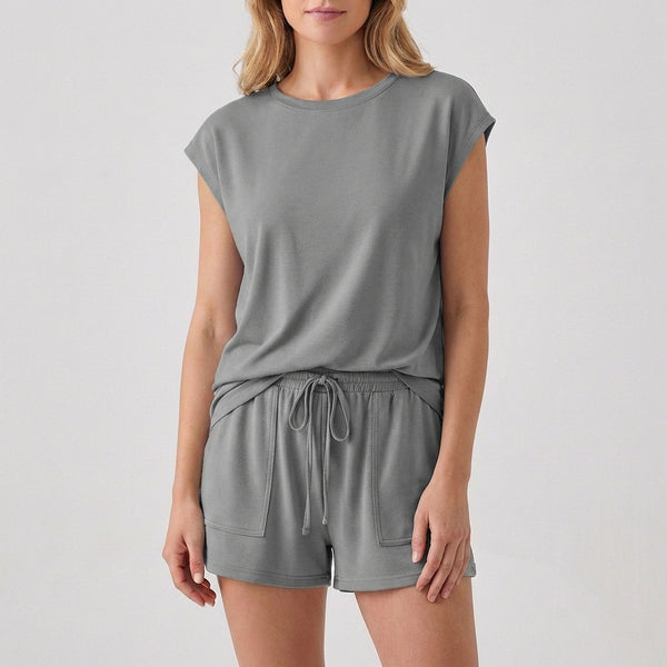 Loose Round-Neck T-Shirt & Drawstring Shorts Two-Piece Set for Women – Adjustable Comfort & Pockets