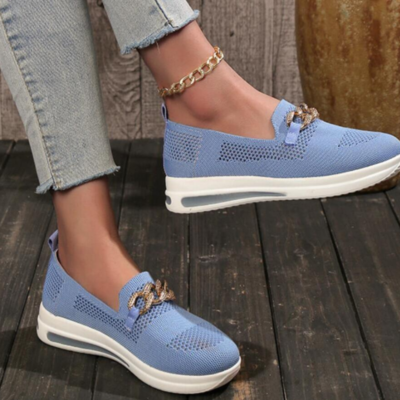 Mocassins femme – Maille douce – Enfilage facile – Chaîne décorative élégante