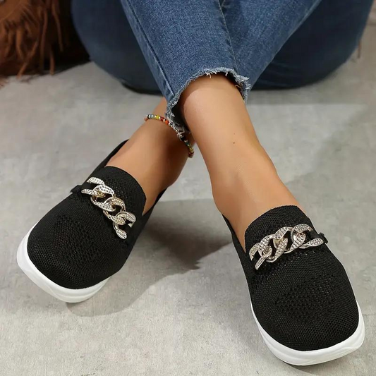 Mocassins femme – Maille douce – Enfilage facile – Chaîne décorative élégante