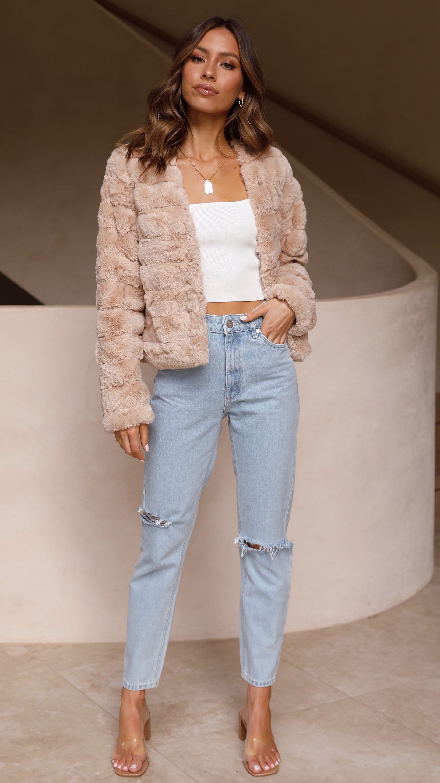 Veste femme courte – Coupe structurée – Design matelassé – Ouverture frontale