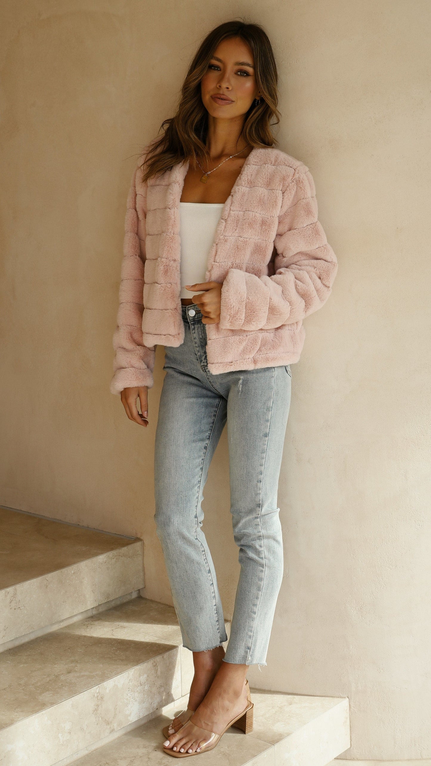 Veste femme courte – Coupe structurée – Design matelassé – Ouverture frontale