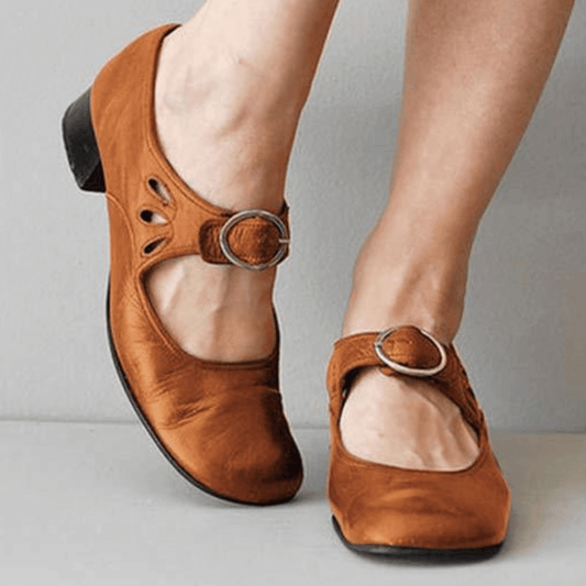 Women's closed-toe sandals – Low sole – Fitted cut – Adjustable buckle – Elegant cutouts