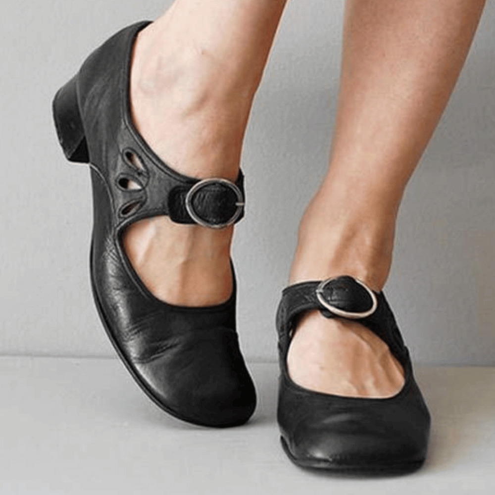 Women's closed-toe sandals – Low sole – Fitted cut – Adjustable buckle – Elegant cutouts