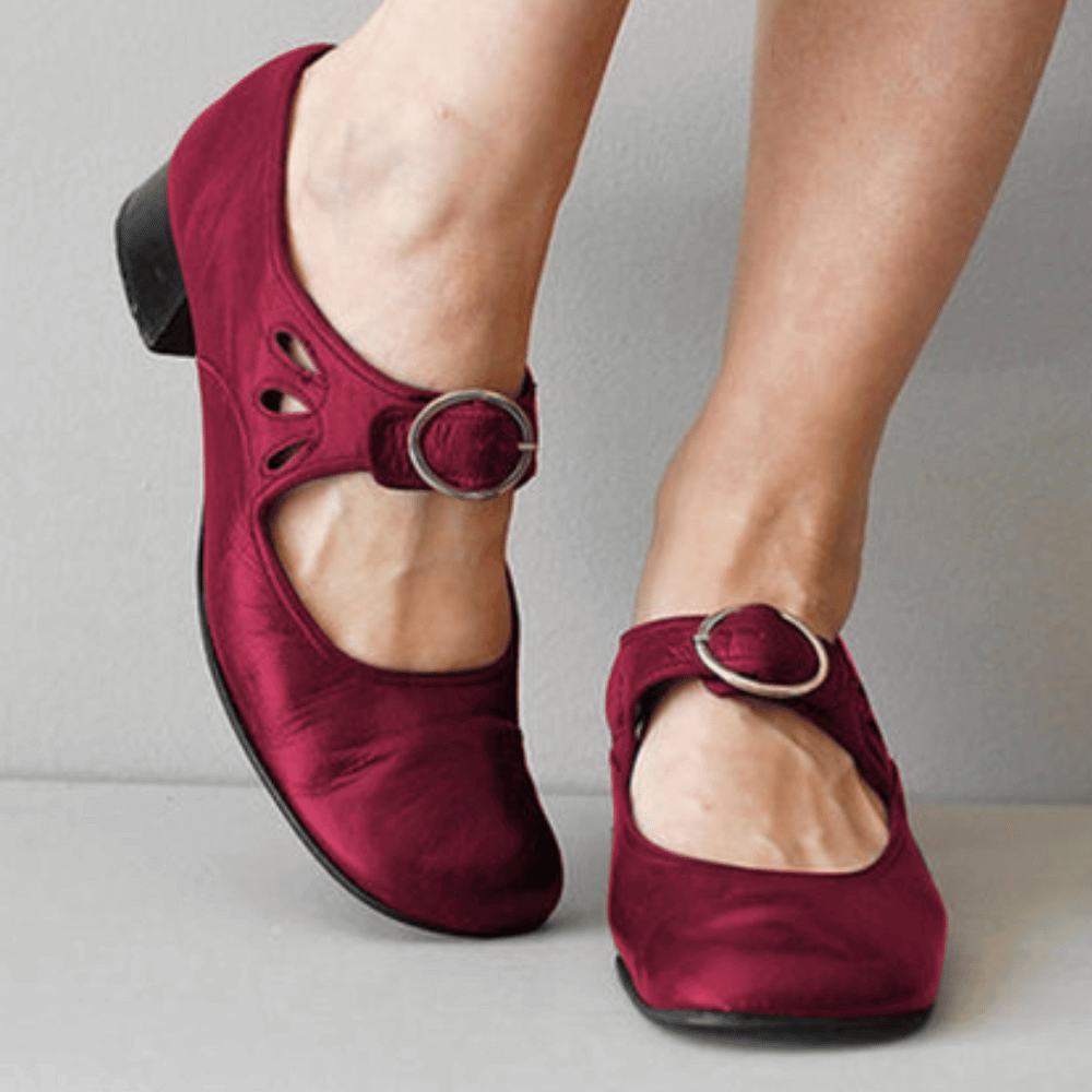 Women's closed-toe sandals – Low sole – Fitted cut – Adjustable buckle – Elegant cutouts