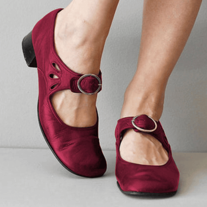Women's closed-toe sandals – Low sole – Fitted cut – Adjustable buckle – Elegant cutouts