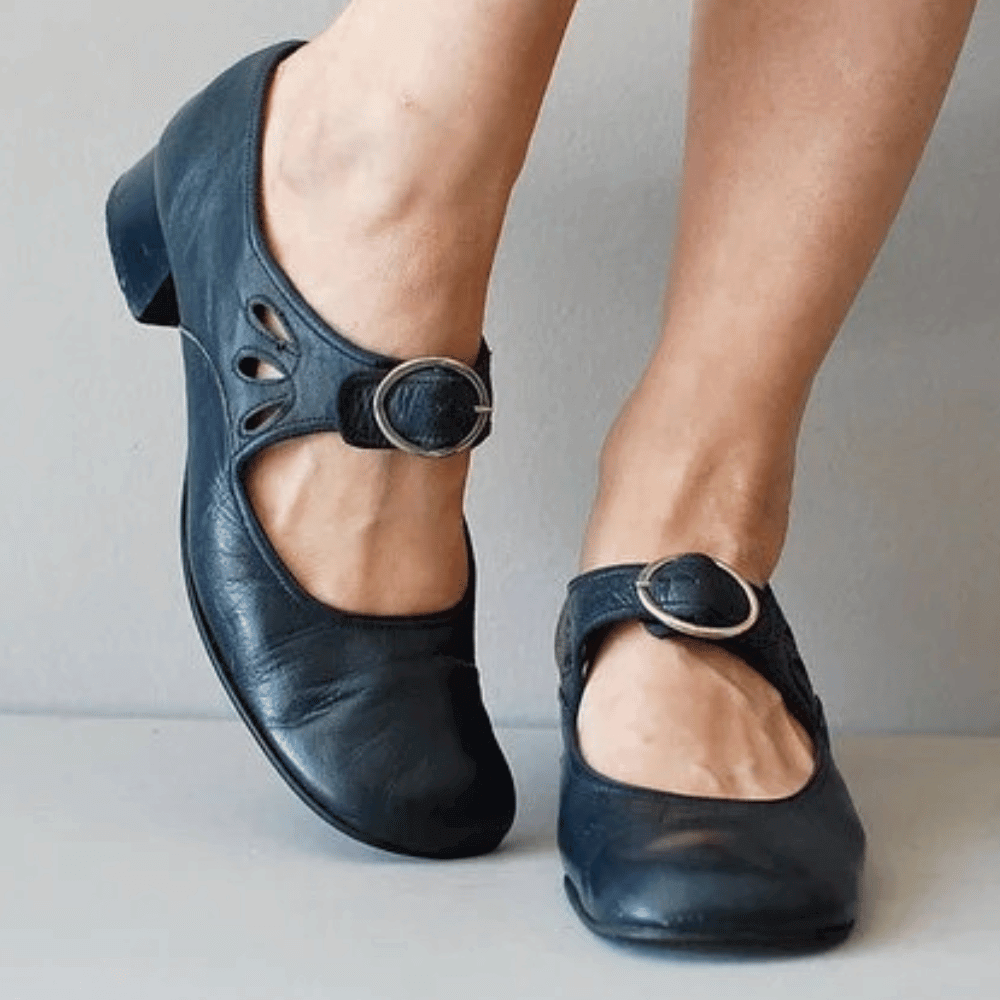 Women's closed-toe sandals – Low sole – Fitted cut – Adjustable buckle – Elegant cutouts