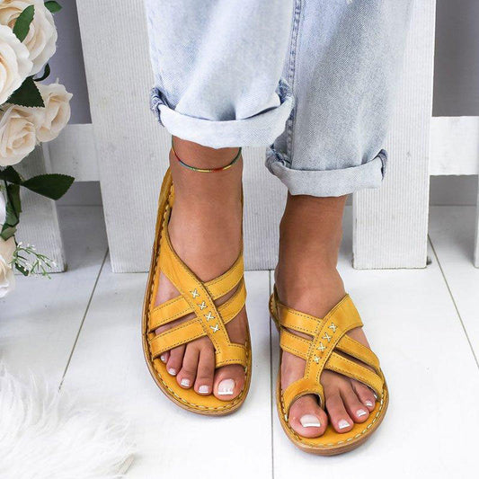 Women's flat sandals – Open toe – Criss-cross straps – Ergonomic support – Casual comfort