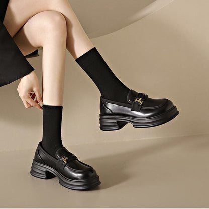 Mocassins femme – Semelle épaisse – Enfilage facile – Finition lisse – Détail métal