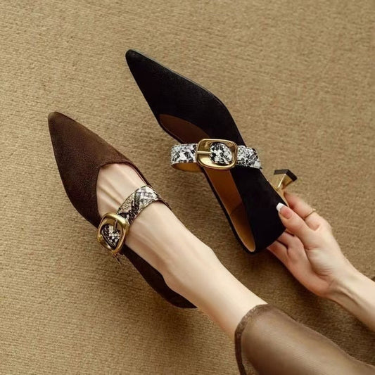 Chaussures Mary Jane Femme – Tissu Luxueux – Bout Pointu – Talon Moyen – Bride à Boucle
