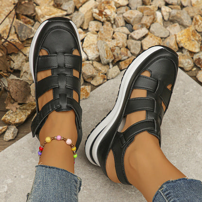 Women's wedge-heel sandals – Closed toe – Cut-out – Adjustable strap – Platform sole