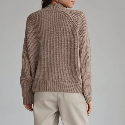 Pull femme – Maille douce – Coupe droite ample – Col montant – Manches raglan côtelées