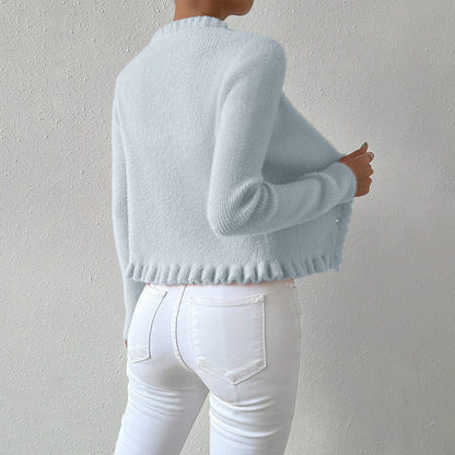 Cardigan femme – Coupe cintrée – Maille douce – Boutons perles – Finition volantée