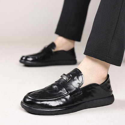 Men's loafers – Sleek design – Slip-resistant sole – Elegant decorative strap