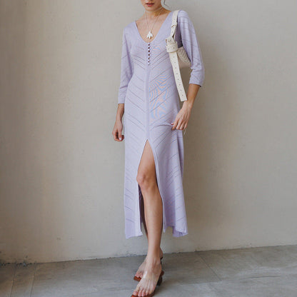 Robe longue femme – Maille douce – Coupe ajustée – Col en V – Fente haute – Manches longues ajourées