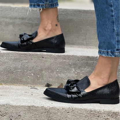 Mocassins femme – Bout pointu – Effet reptile – Nœud décoratif – Talon plat