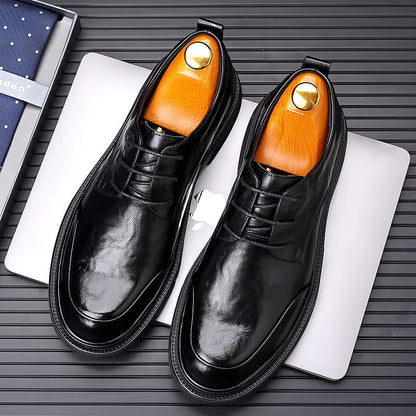 Men's dress shoes – Round toe – Lace-up closure – Sturdy sole