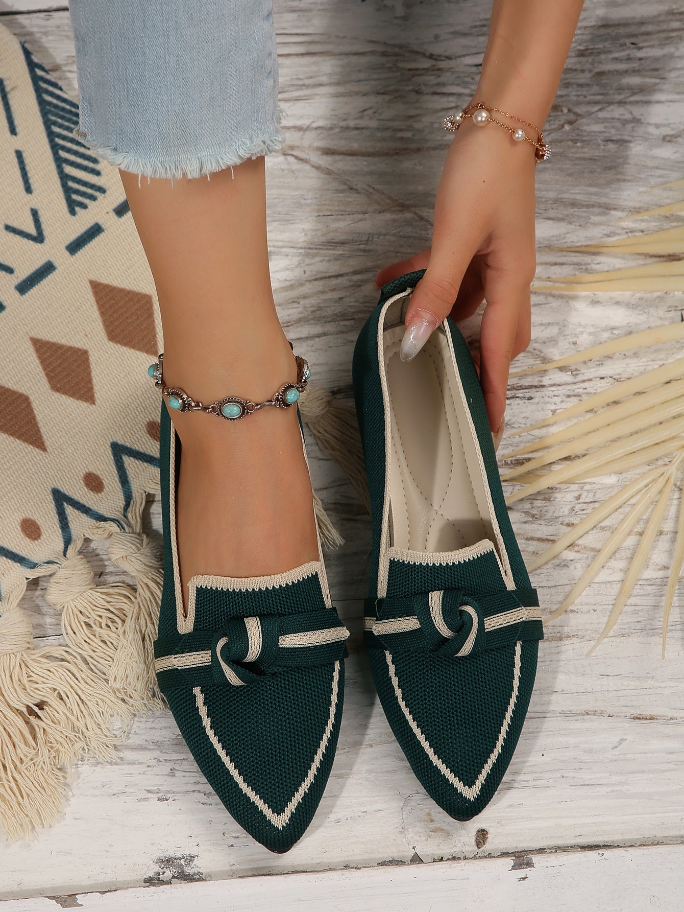 Women's flat shoes – Pointed toe – Soft knit – Elegant slip-on style